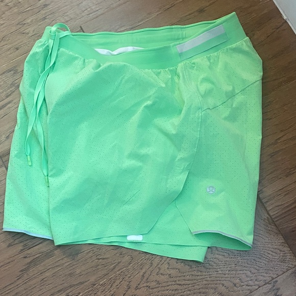 lululemon athletica Green Athletic Shorts - Picture 1 of 3